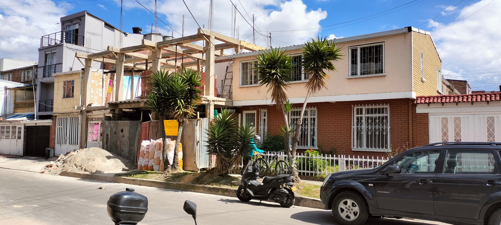 Modelo referencia — ampliación 4 pisos al lado de la casa