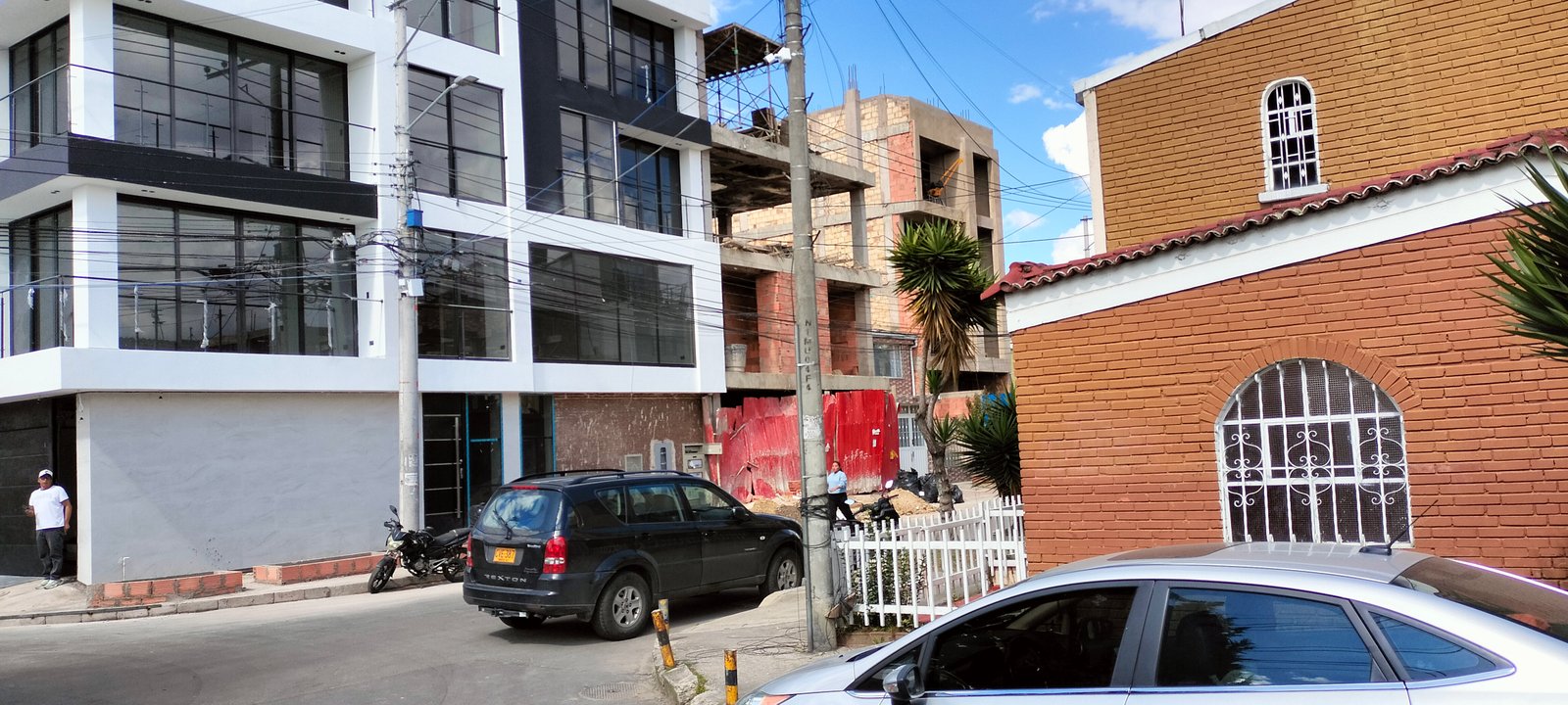 Modelo referencia — proyecto 4 pisos frente a la casa
