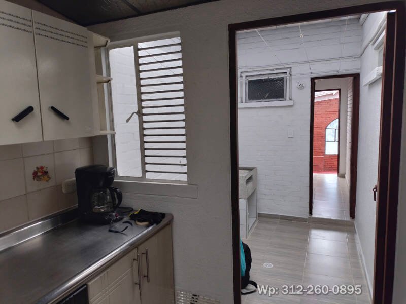 Cocina acceso patio ropas