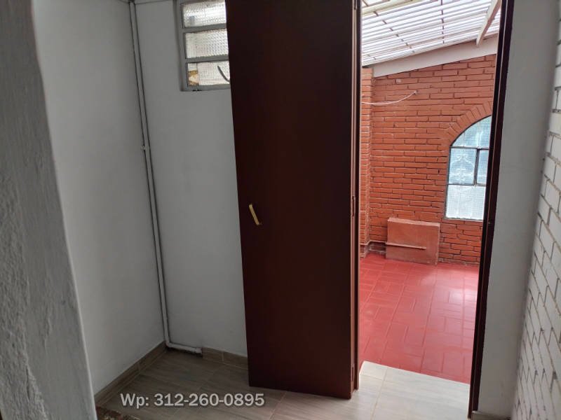 Depósito hacia garaje