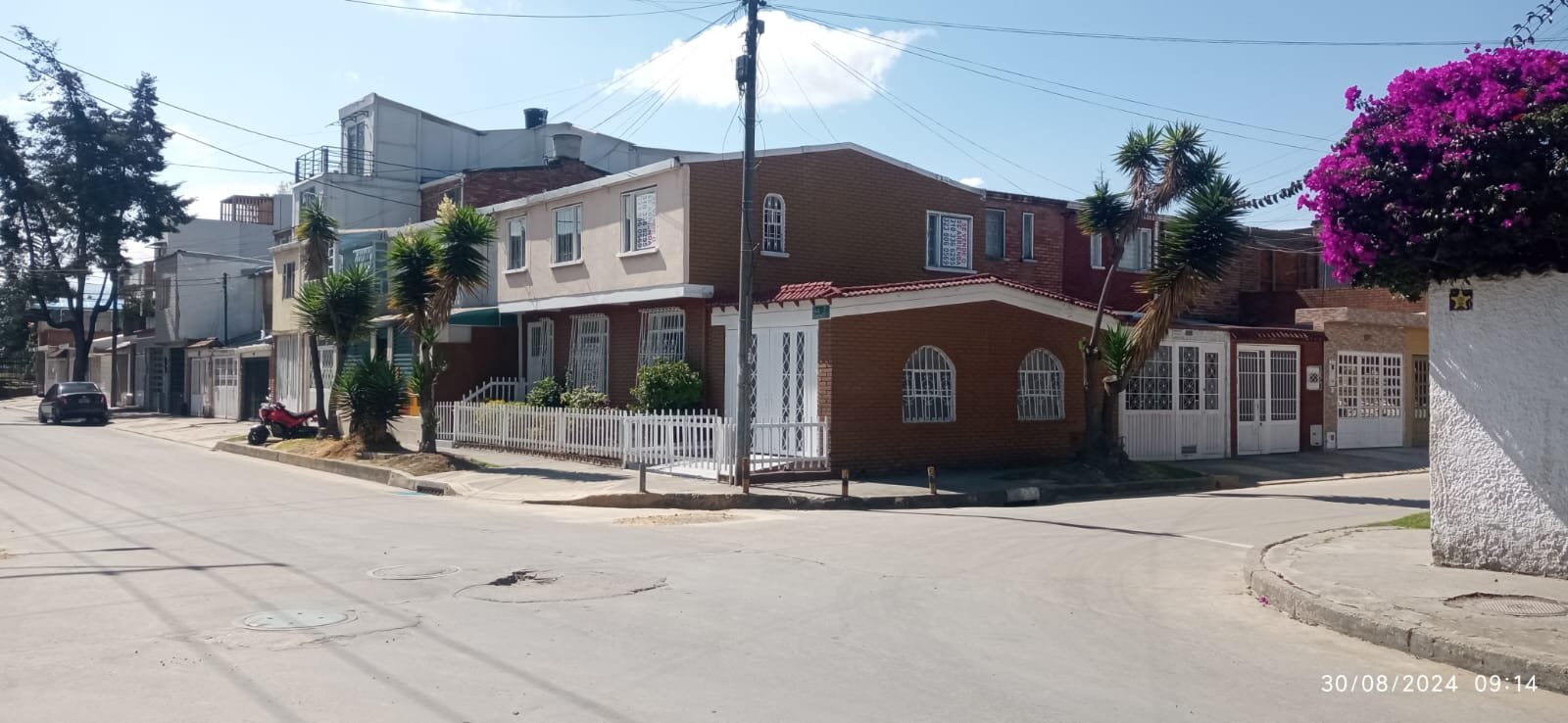 Casa en venta Barrio Mandalay Bogotá - Vista lateral esquinera